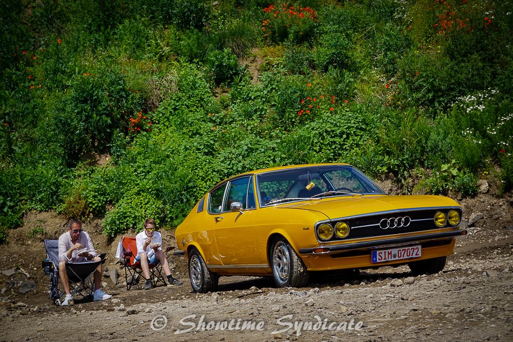 Audi 100 Coupe S - Showtime Syndicate